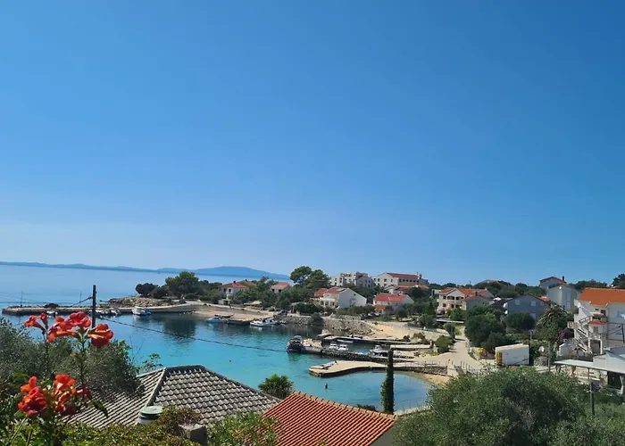 Apartments Solis, 50 M From The Sea - Jakisnica